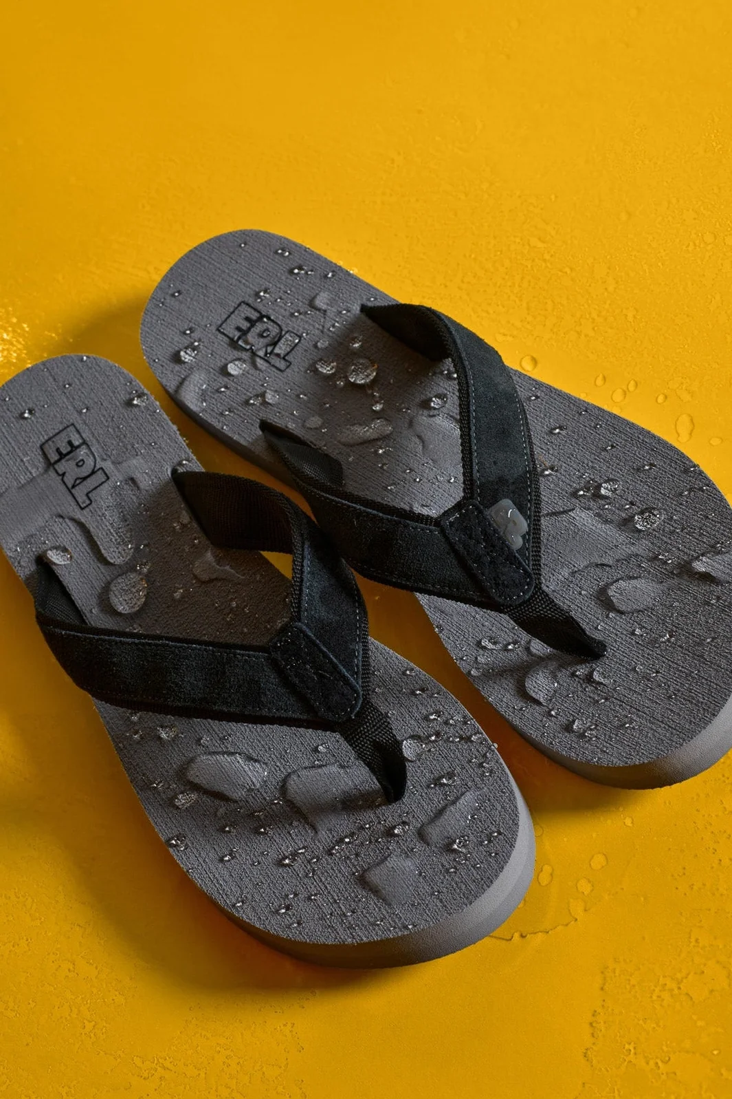 grey flip flops - Image 3