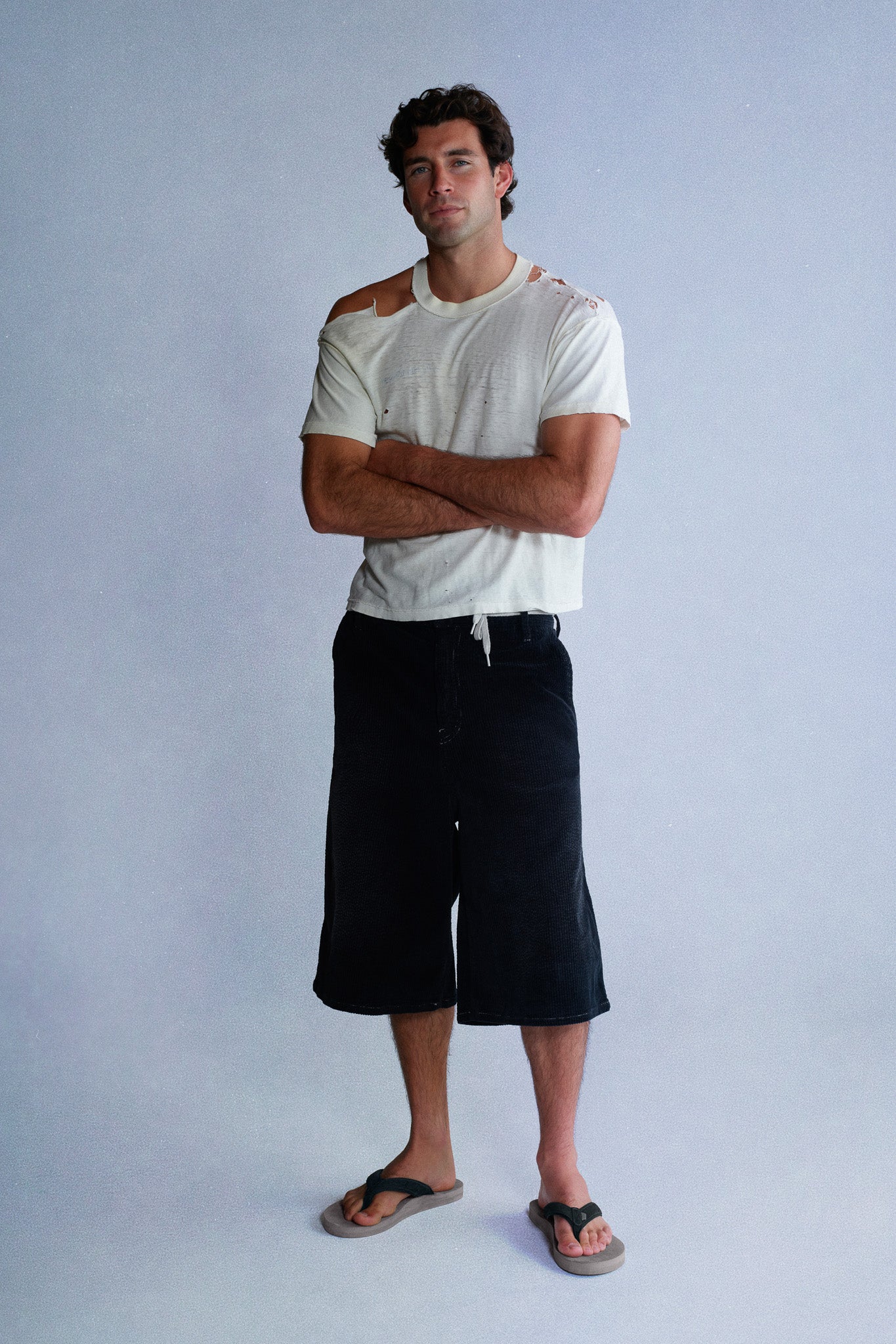 grey flip flops - Image 4