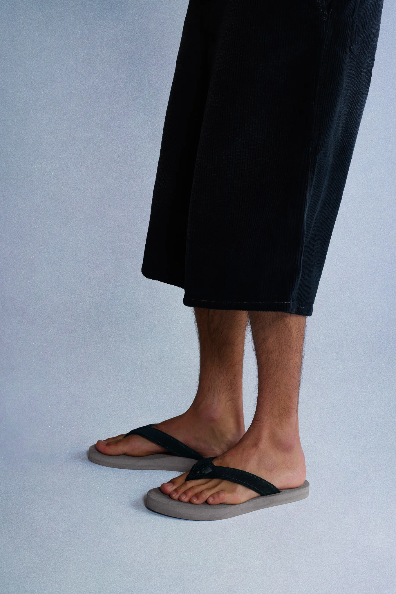 grey flip flops - Image 6