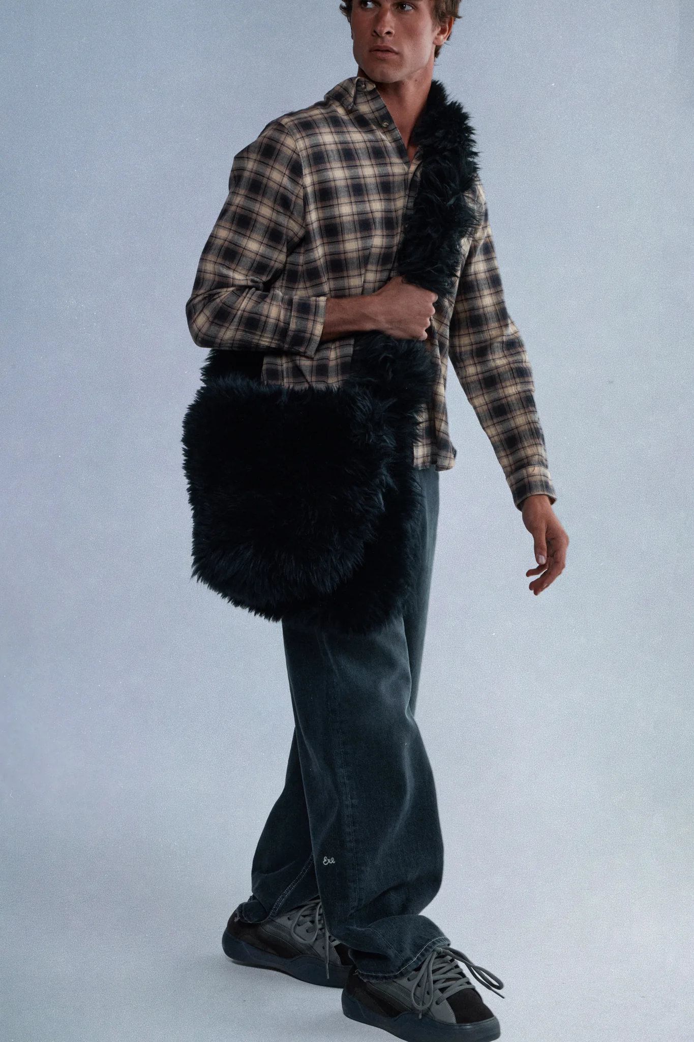black shearling messenger bag - Image 3