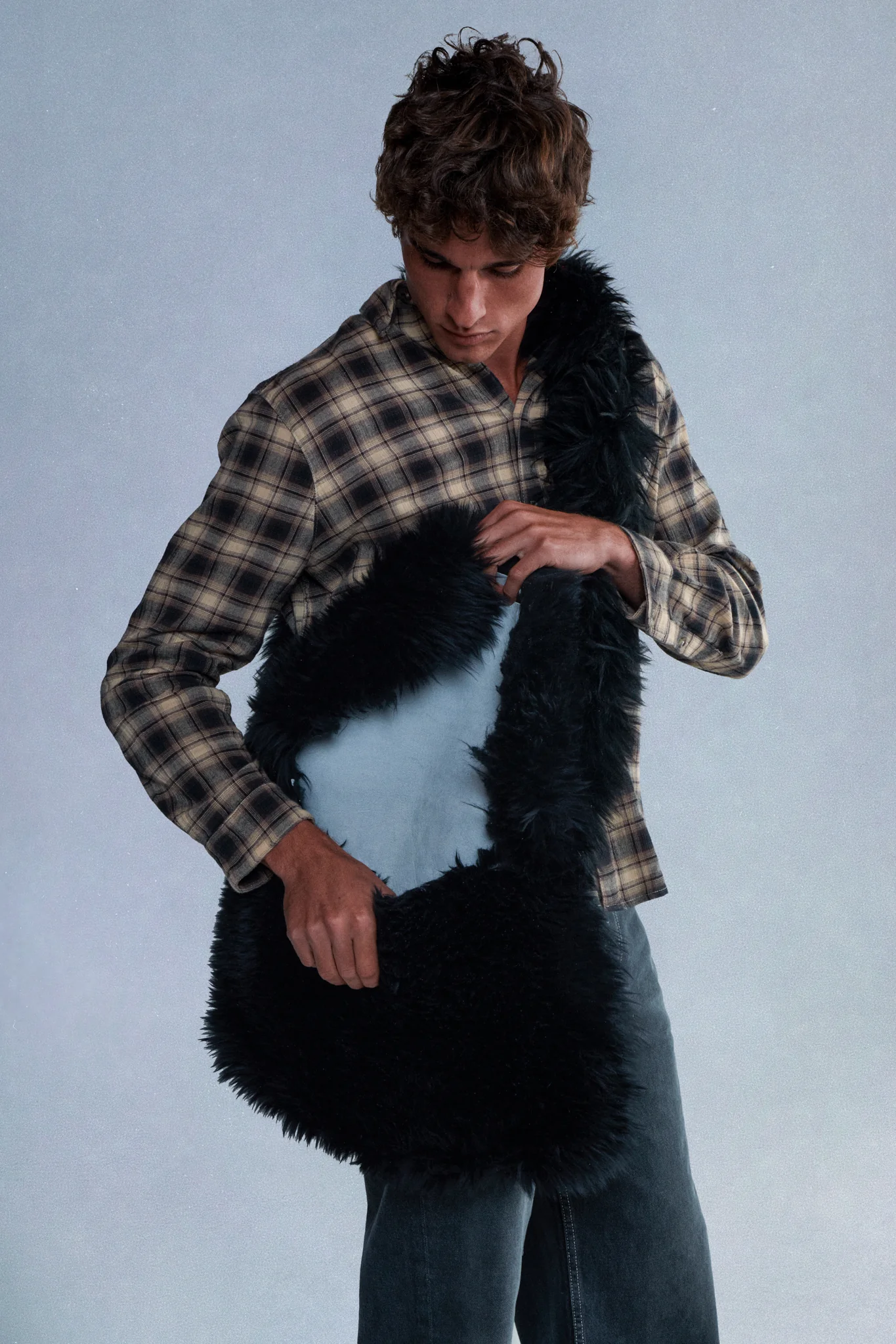 black shearling messenger bag - Image 5