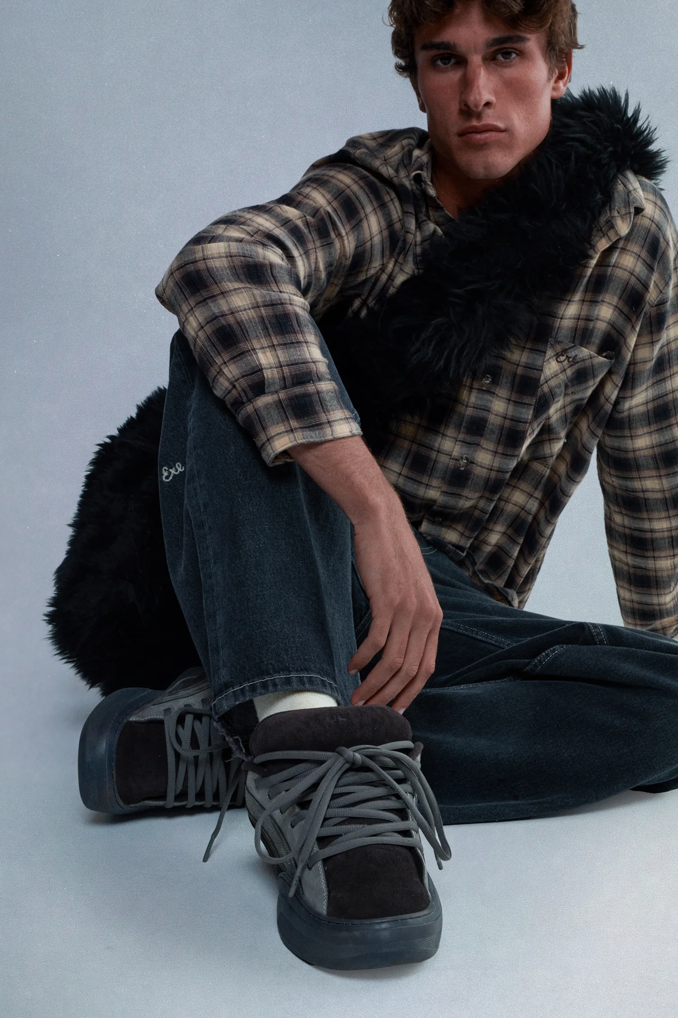 black shearling messenger bag - Image 8